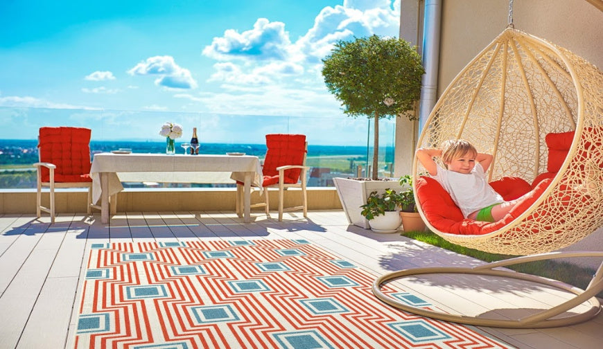 Perfect Pillows &<br />
Desirable Decor